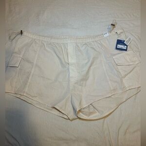 Arizona Jean Company Cream Cargo Women’s Shorts